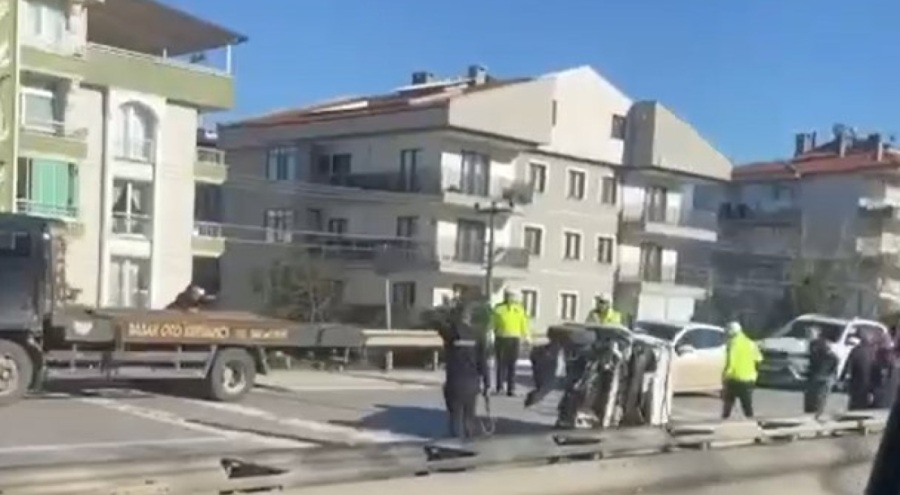 Virajı alamayan otomobil takla attı