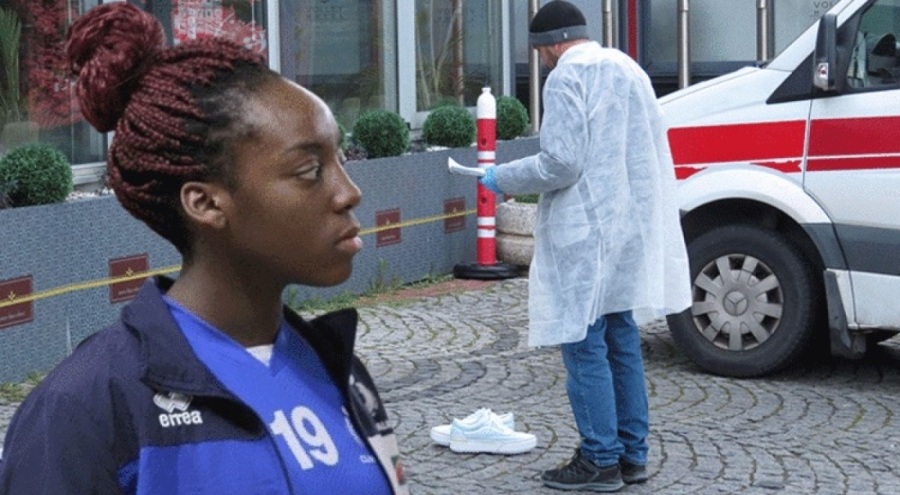 Genç voleybolcunun 6. kattan atlama şekli korkunç