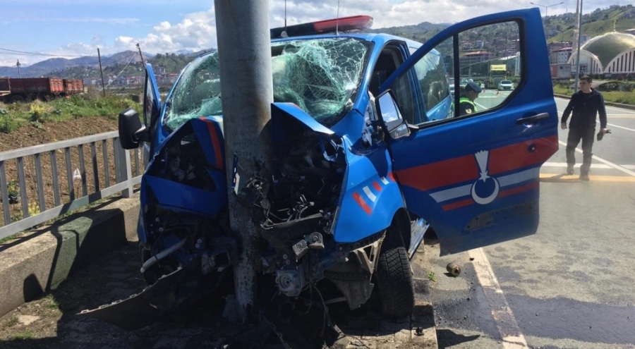 Rize'de meydana gelen trafik kazasında 3 asker yaralandı