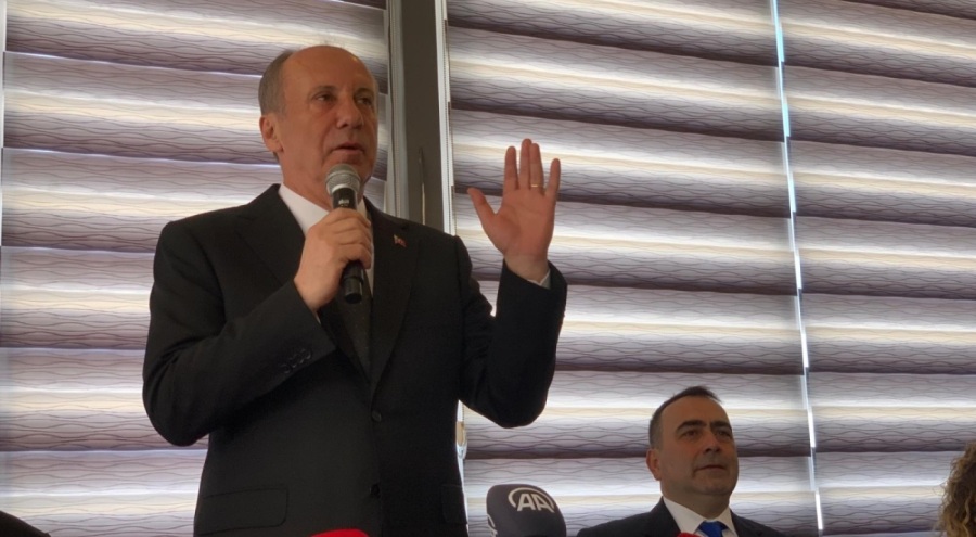 Muharrem İnce Memleket Partisi'nin selamlama işaretini tanıttı