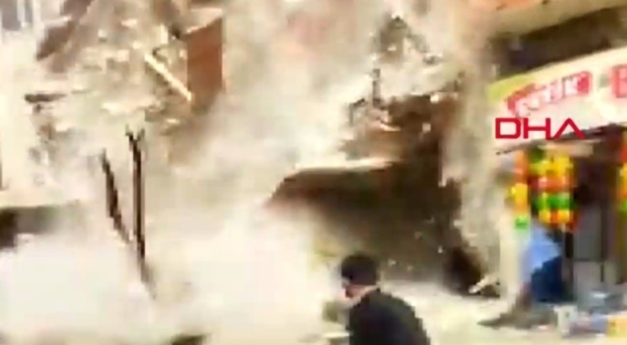 Kilis'te ağır hasarlı 5 katlı bina çöktü