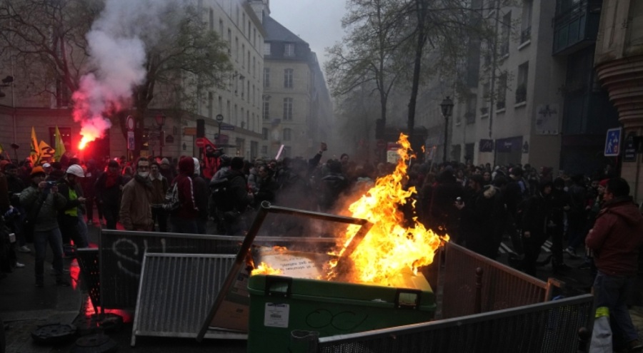 Fransa'da sular durulmuyor