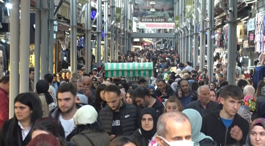 Bursa Tarihi Uzun Çarşı'da bayram bereketi