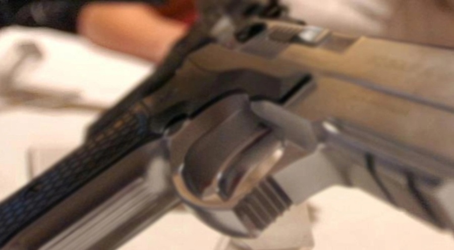 Afet bölgesinde çadır talebinde bulunan kişinin üzerinden ruhsatsız silah çıktı