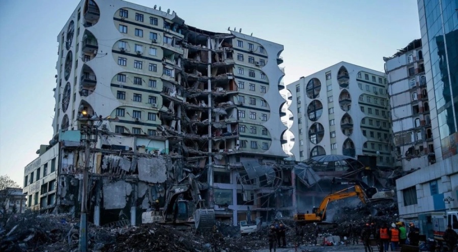 89 kişiye mezar olan Galeria Sitesi binasında inşaat halindeyken çökme meydana gelmiş!