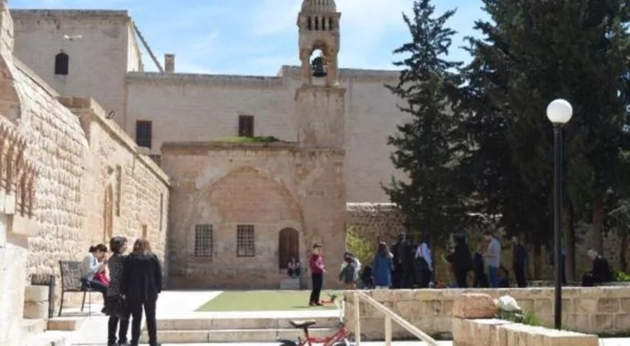 Mardin'de tarihi kiliselerde 'paskalya' ayini