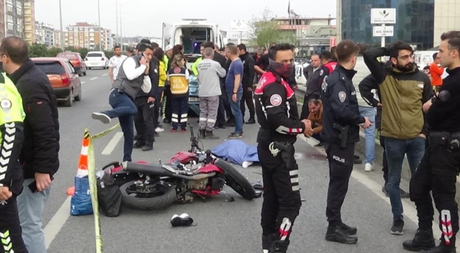 Balıkesir'de feci kaza: Motosiklet otomobile çarptı; 1 ölü