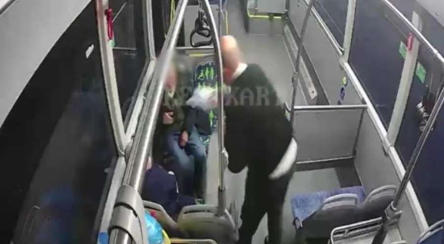 Otobüs şoförü, iftara yetişemeyenlere iftariyelik dağıttı