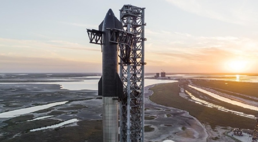 SpaceX, insanlığı Mars'a taşıyacak roketi saatler sonra fırlatacak