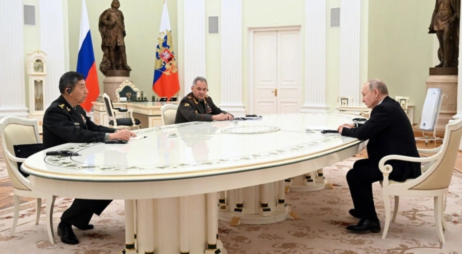 Putin, Çin Savunma Bakanı ile görüştü