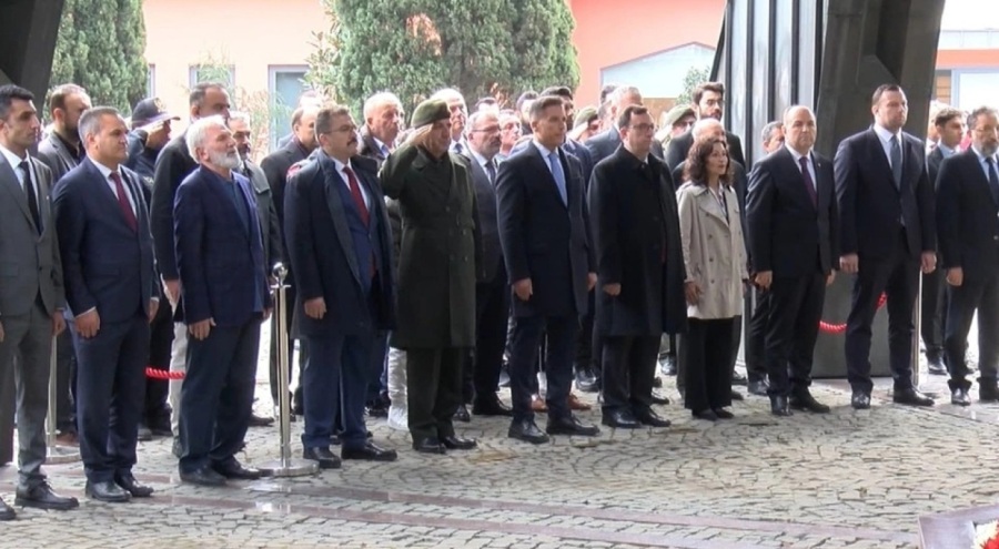 Turgut Özal vefatının 30'uncu yılında mezarı başında anıldı