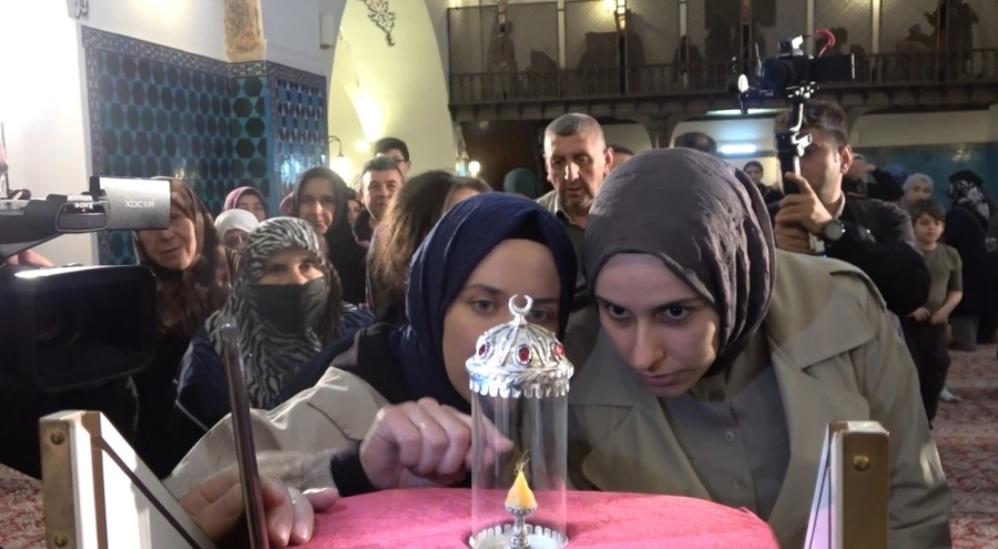 Muradiye Camisi'nde  Sakal-ı Şerif izdihamı