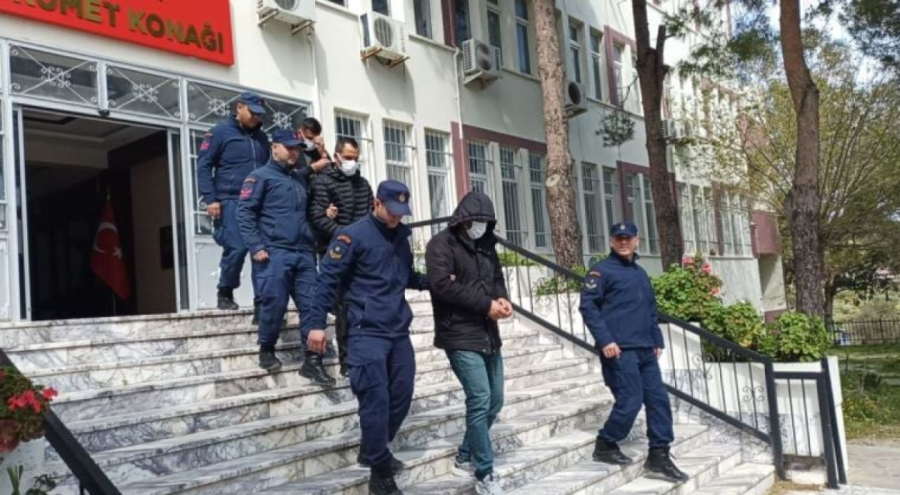 4 insan kaçakçısı hakkında tutuklama kararı