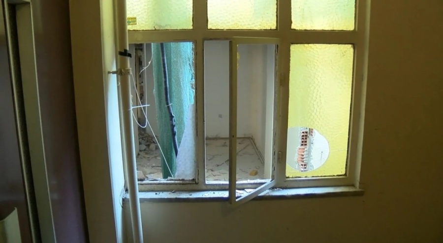 İstanbul'da yıkım sırasında yan bina delindi: Kaç sefer uyardık...