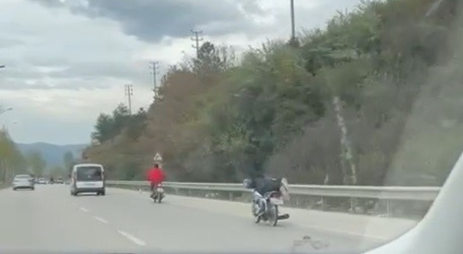 Bursa'da trafiğin ortasında tehlikeli yolculuk!