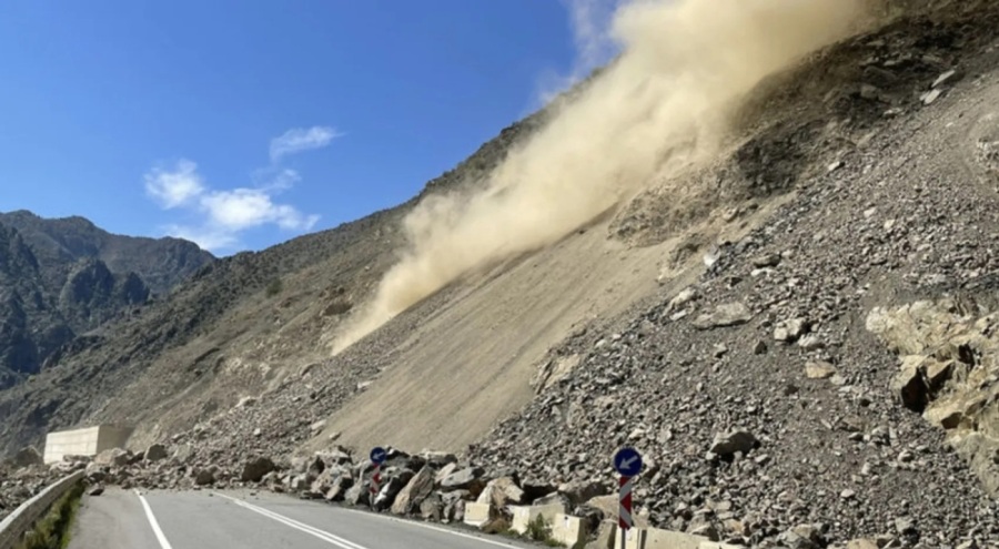Artvin-Erzurum kara yolu ulaşıma kapandı