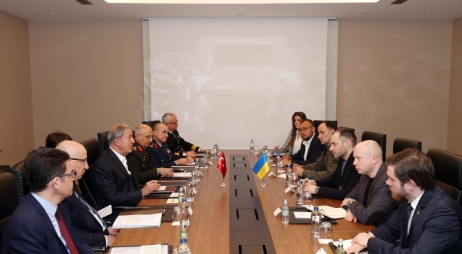 Bakan Akar, Ukrayna Altyapı Bakanı ile bir araya geldi