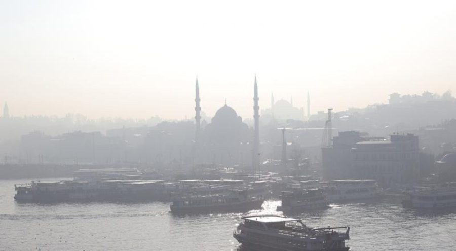 İstanbul'da sis etkisini gösterdi
