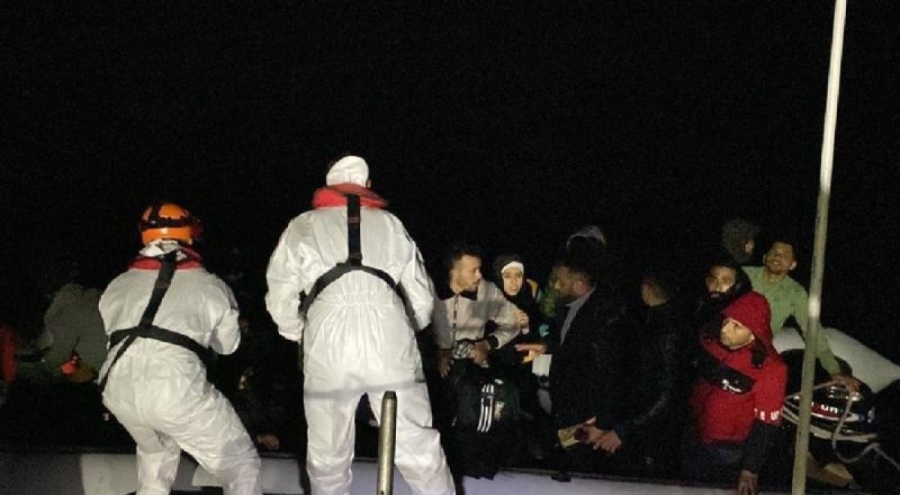 Balıkesir'de 27 düzensiz göçmen kurtarıldı