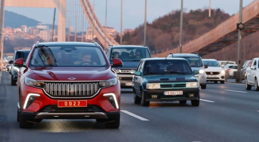 Bakan Nebati Porsche sürücüsüne yarış teklif etmiş