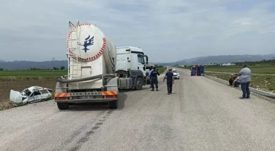 Beton mikseri otomobile çarptı: 2 kişi hayatını kaybetti