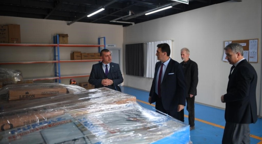 Osmangazi Belediyesi'nin deprem bölgesine yardımları sürüyor