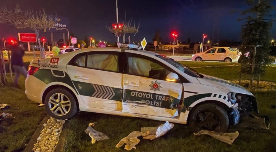Polis aracı ile otomobil çarpıştı: 3'ü polis 6 yaralı