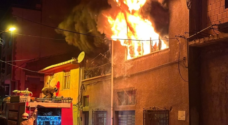 Bursa Gemlik'te sıcak saatler! Evde mahsur kalan kadını itfaiye kurtardı