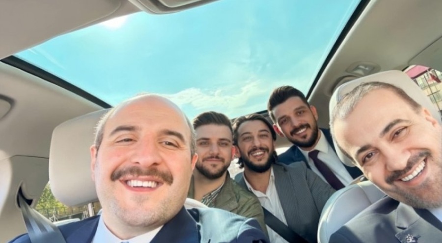 Bakan Mustafa Varank, TOGG kamerasından öz çekim yaptı