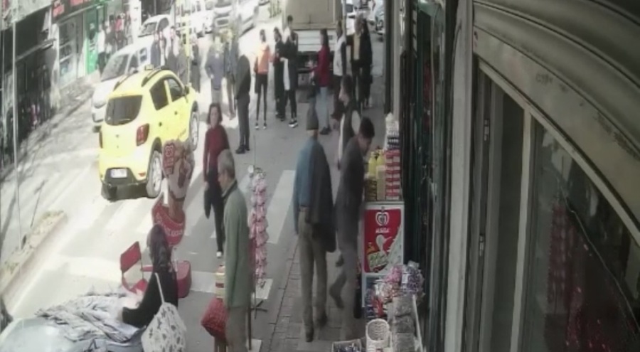 Bursa'da taksici yaşlı kadına böyle çarptı