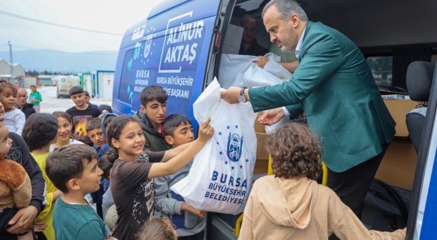 Bursa'dan küçük depremzedelerin bayramlık desteği