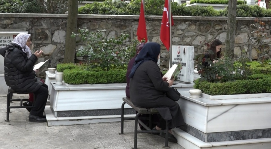 Bursa'da bayram öncesi şehitliklerde hüzün hakim