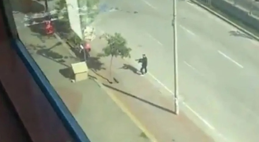 AK Parti Çukurova ilçe binasına silahlı saldırı düzenlendi