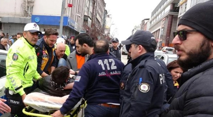 Kız arkadaşına sosyal medyadan arkadaşlık isteği gönderen kişiyi bıçakladı