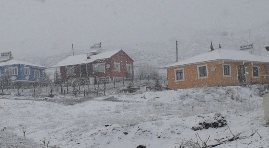 Yoğun kar yağışı başladı: Soğuklarıyla bilinen Sivas, en sıcak kışını yaşamıştı