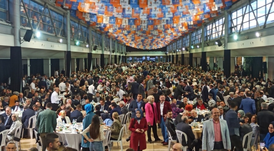 AK Parti Bursa teşkilatları iftarda bir araya geldi