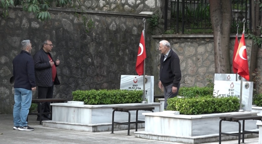Bursa'da şehit yakınlarından mezarlık ziyareti