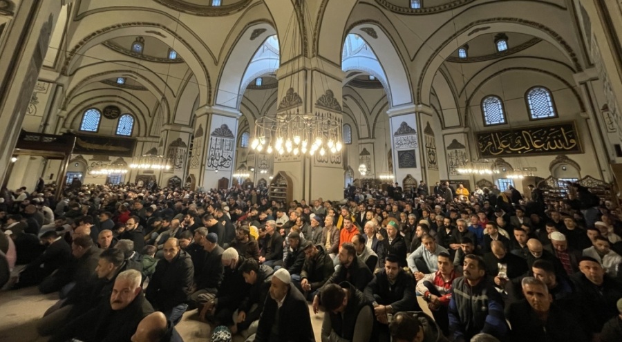 Bursa'da bayram namazında camiler doldu