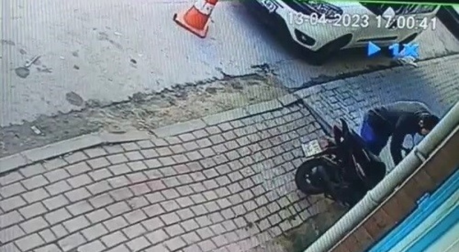 Bursa'da gündüz vakti motosiklet hırsızlığı