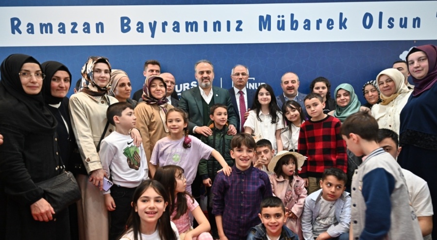 Bursa Büyükşehir Belediye Başkanı depremzedelerle kahvaltıda bir araya geldi