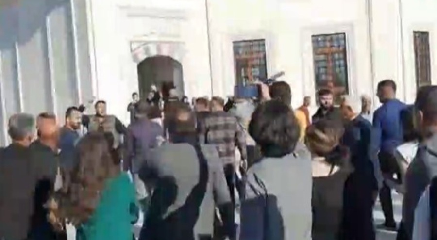 Kılıçdaroğlu  türbe ziyareti sırasında protesto edildi