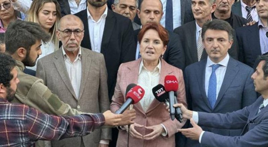 Akşener: Deprem çadırlarının kenarlarında yılanlar kol geziyor