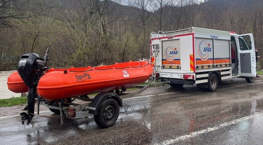 Munzur Çayı'nda kaybolan 3 kişiyi arama çalışmaları sürüyor