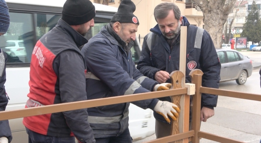 Bursa'da Başkan Işık yeleğini giydi, imalathaneye girdi