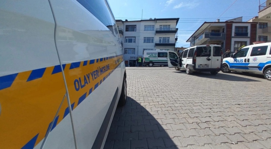 Bayramda ağabeyini uykusunda bıçaklayarak öldürdü