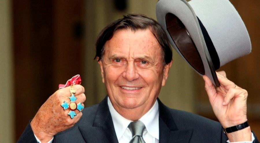Avustralya'nın 'Huysuz Virjin'i Barry Humphries yaşamını yitirdi