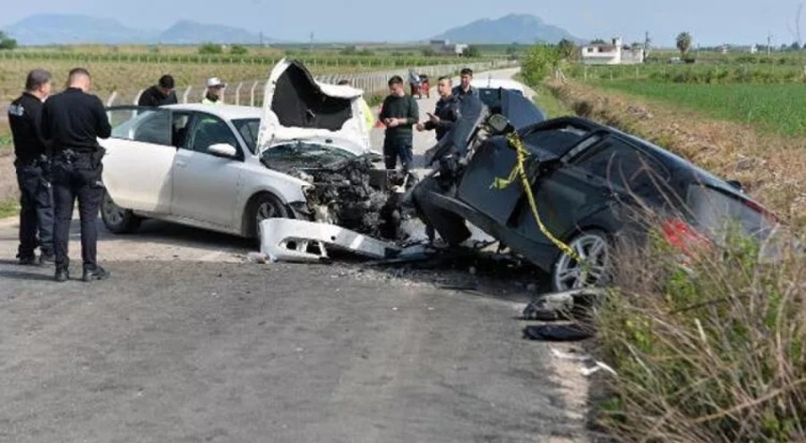 Adana'da 2 otomobil çarpıştı: 1 kişi yaşamını yitirdi, 4 yaralı