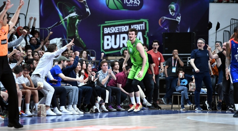 TOFAŞ konuk ettiği Anadolu Efes'i 66-63 yendi