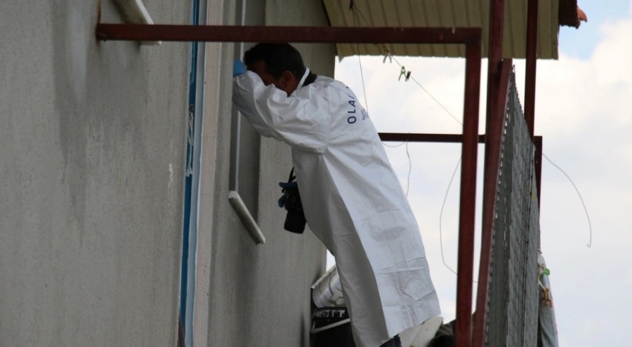 Uşak'ta yatalak eşini tüfekle öldürüp, intihar etti