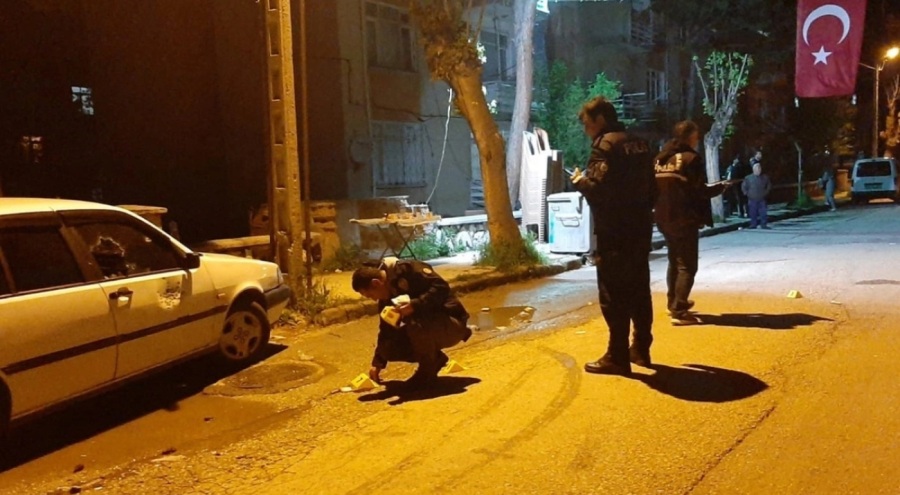 Çorum'da 'yol vermeme' kavgasında silah patladı!